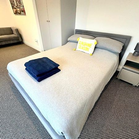 Stylish Modern, Private Apartment,15 Mins To Central London Hendon Buitenkant foto