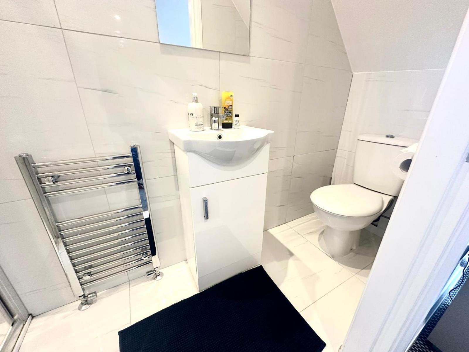 Stylish Modern, Private Apartment,15 Mins To Central London Hendon Buitenkant foto