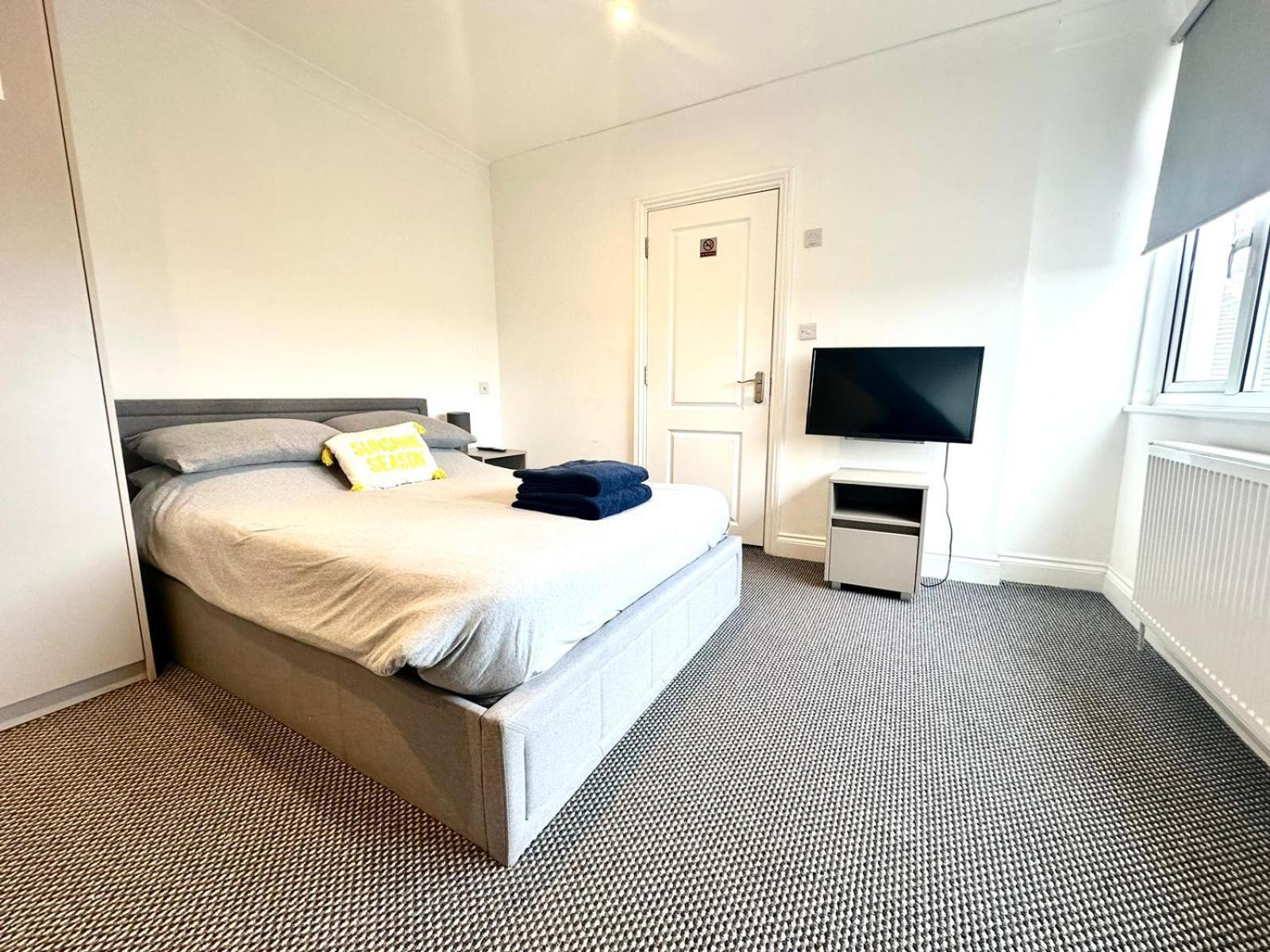 Stylish Modern, Private Apartment,15 Mins To Central London Hendon Buitenkant foto