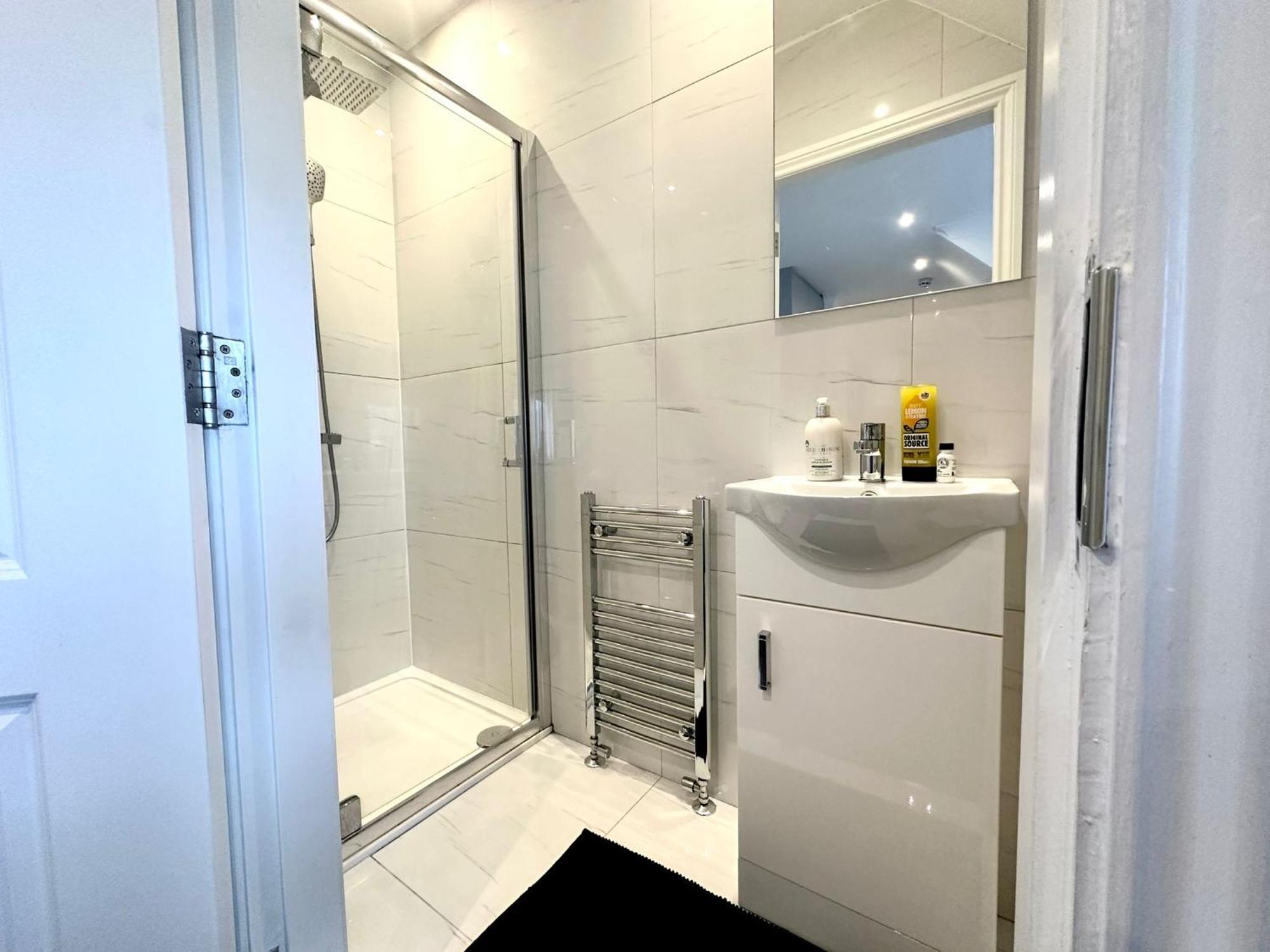 Stylish Modern, Private Apartment,15 Mins To Central London Hendon Buitenkant foto