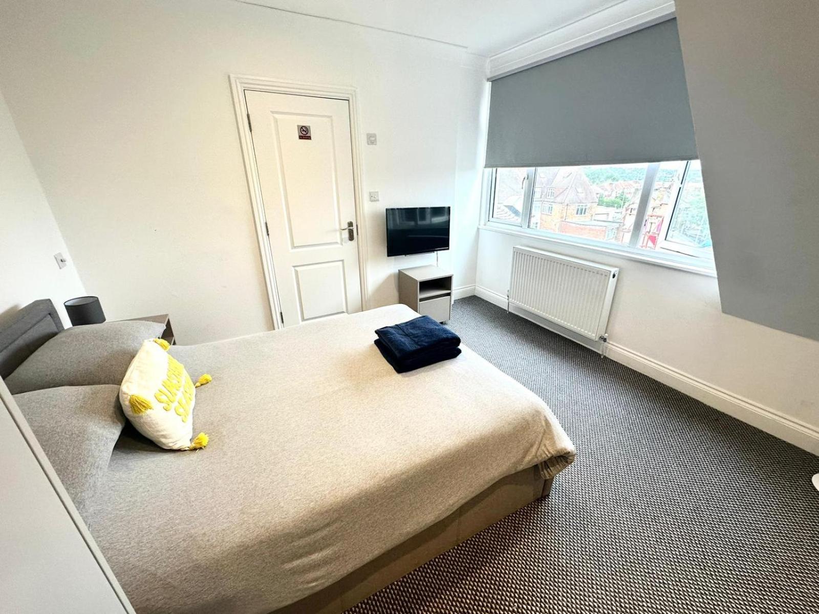 Stylish Modern, Private Apartment,15 Mins To Central London Hendon Buitenkant foto