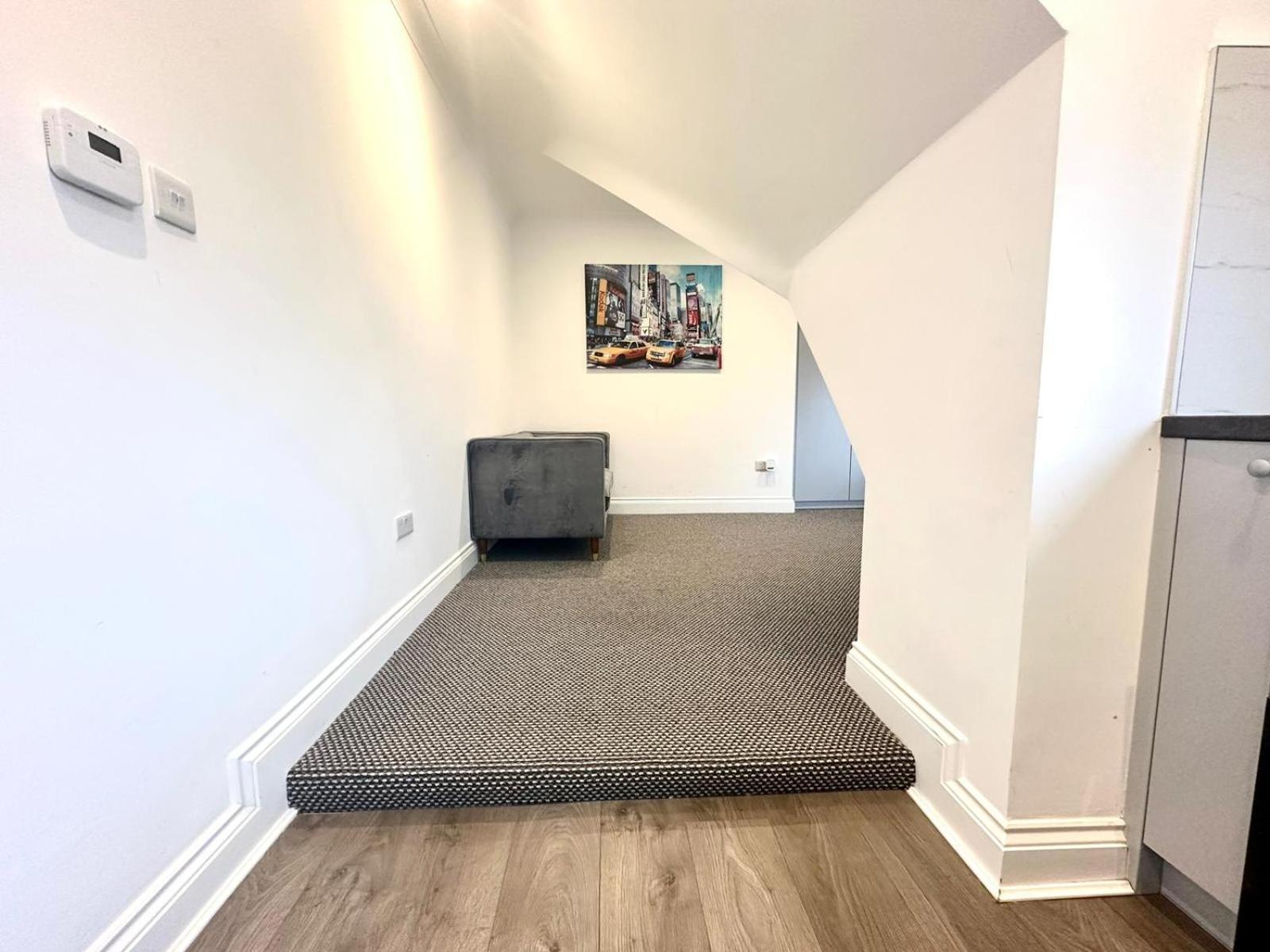 Stylish Modern, Private Apartment,15 Mins To Central London Hendon Buitenkant foto