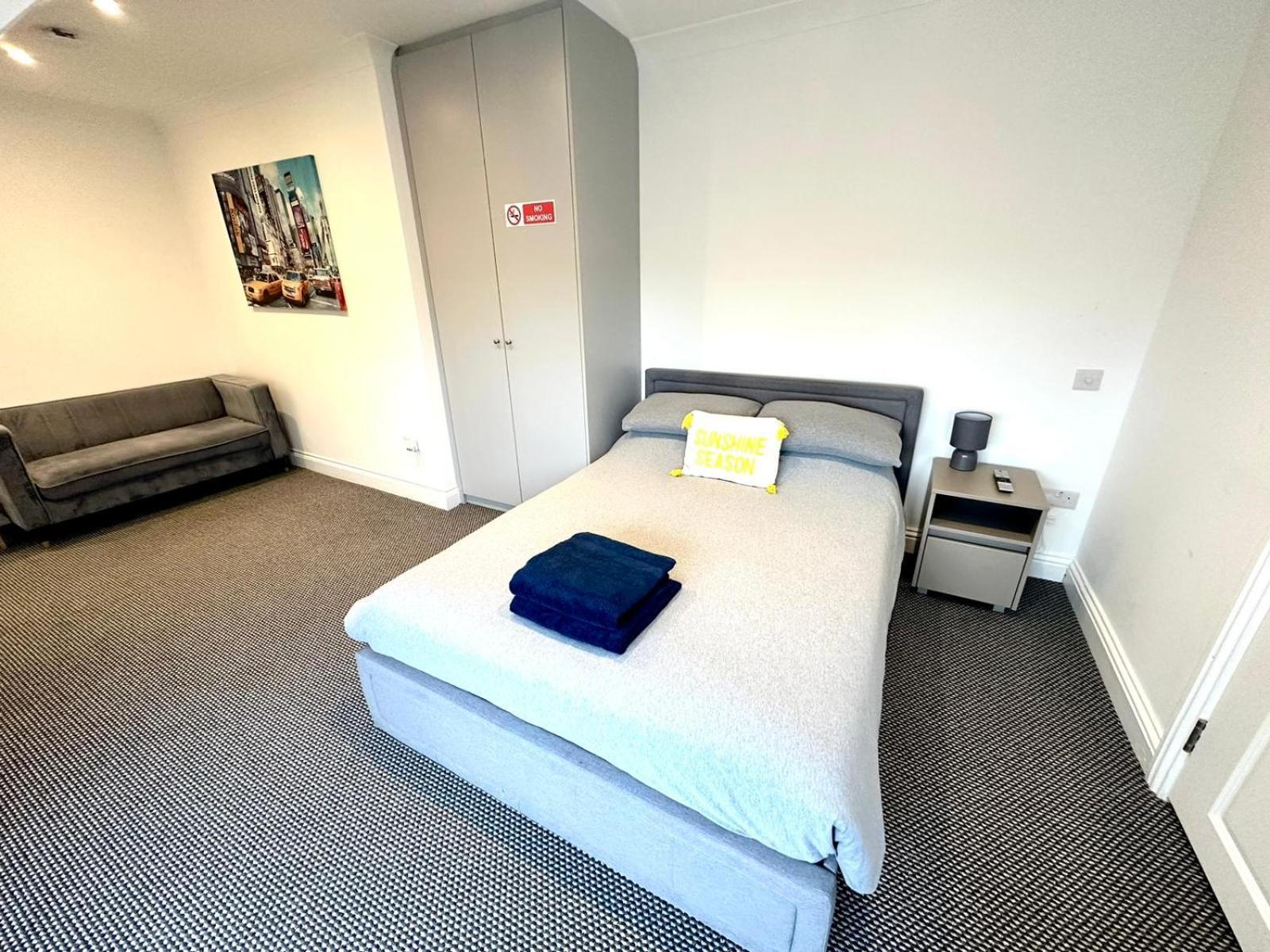 Stylish Modern, Private Apartment,15 Mins To Central London Hendon Buitenkant foto