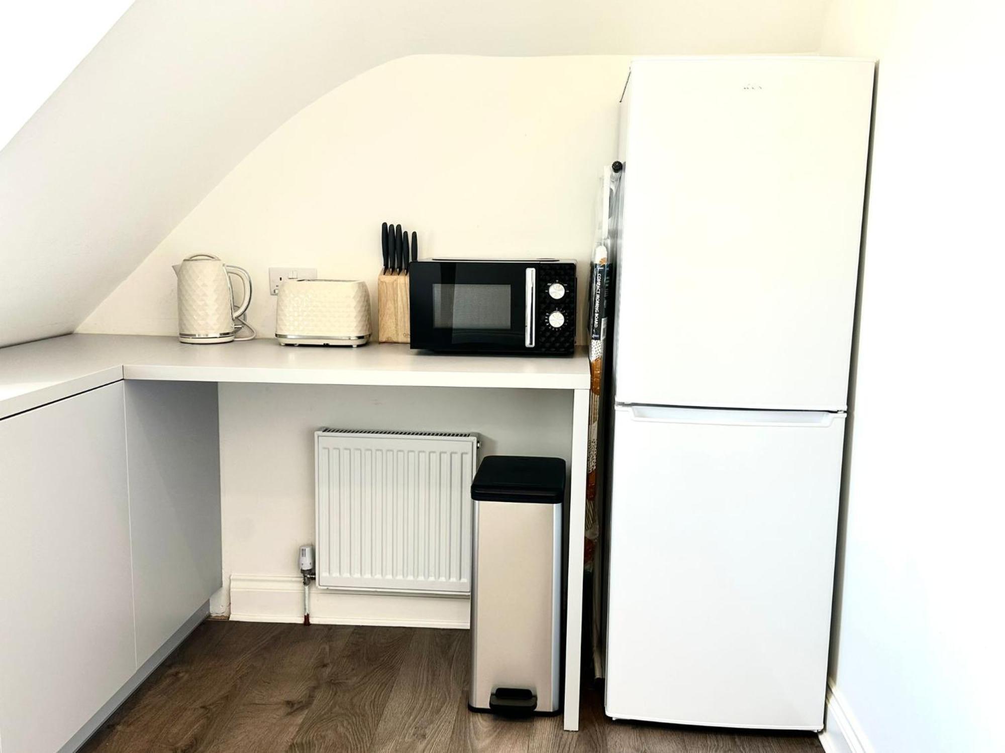 Stylish Modern, Private Apartment,15 Mins To Central London Hendon Buitenkant foto