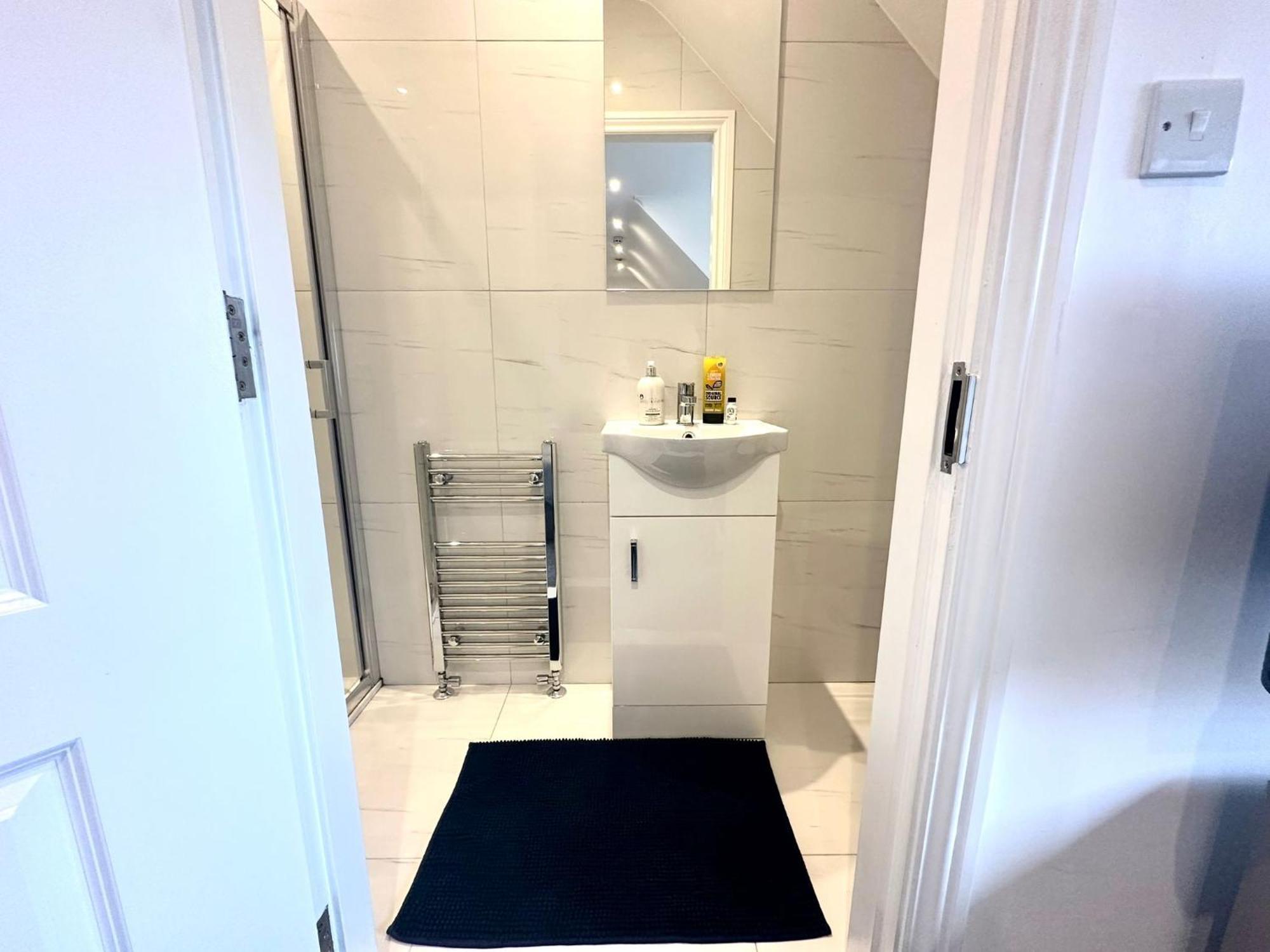 Stylish Modern, Private Apartment,15 Mins To Central London Hendon Buitenkant foto