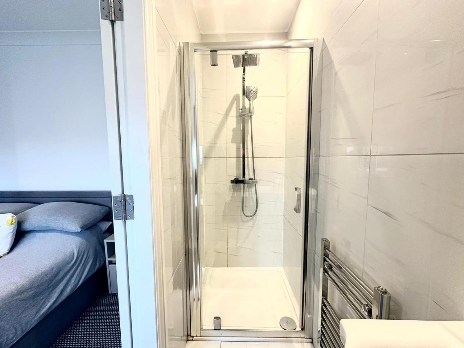 Stylish Modern, Private Apartment,15 Mins To Central London Hendon Buitenkant foto