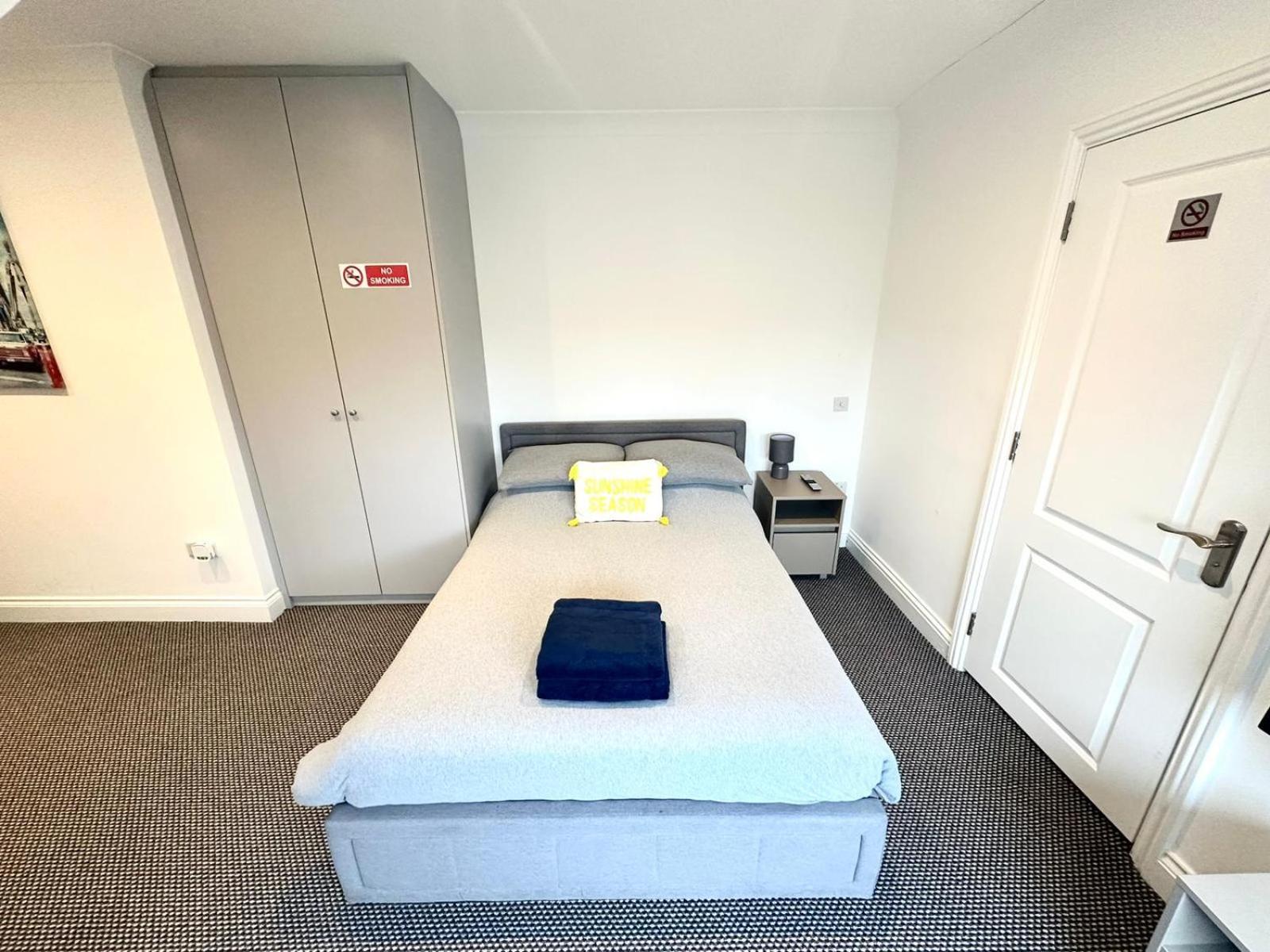 Stylish Modern, Private Apartment,15 Mins To Central London Hendon Buitenkant foto