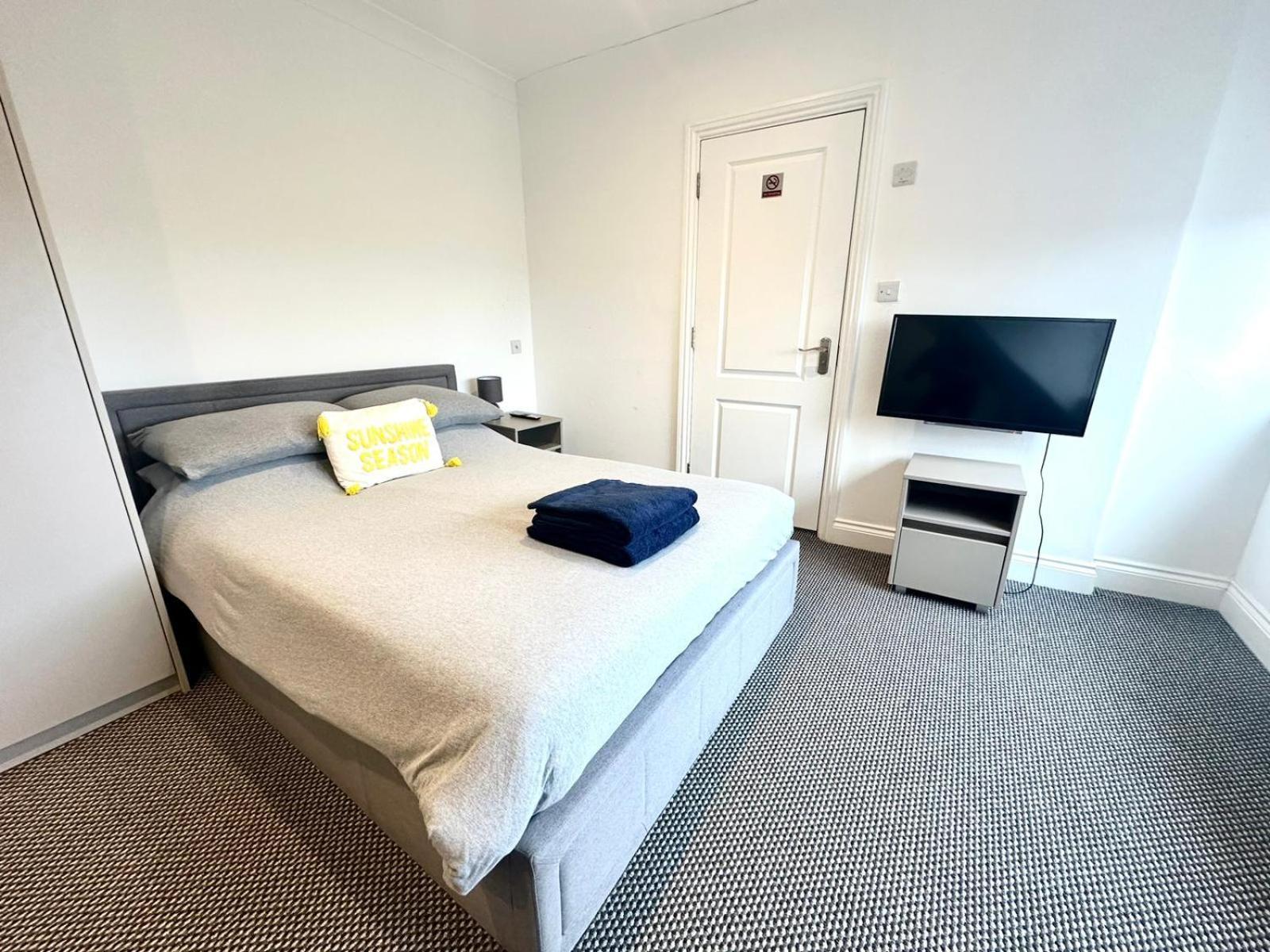 Stylish Modern, Private Apartment,15 Mins To Central London Hendon Buitenkant foto