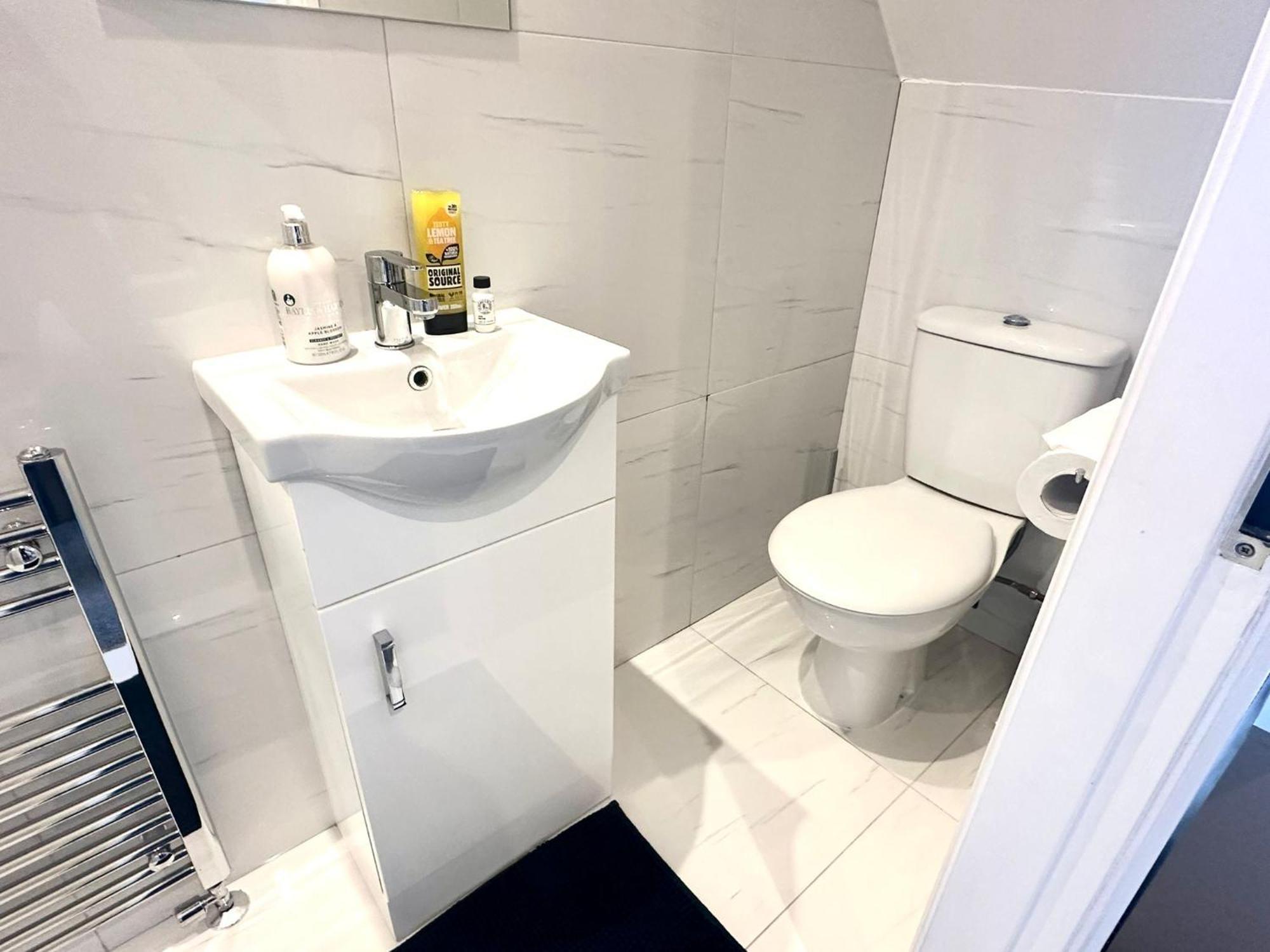 Stylish Modern, Private Apartment,15 Mins To Central London Hendon Buitenkant foto